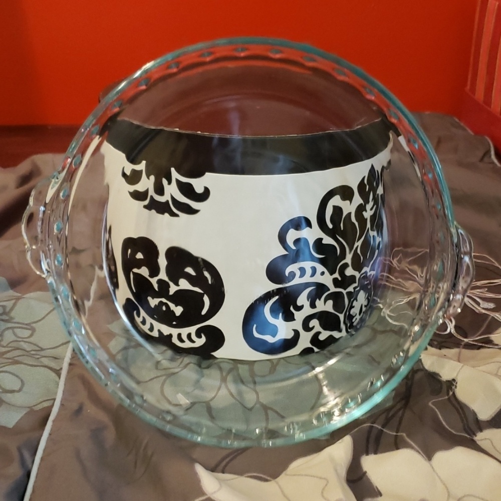 Glass pie dish
